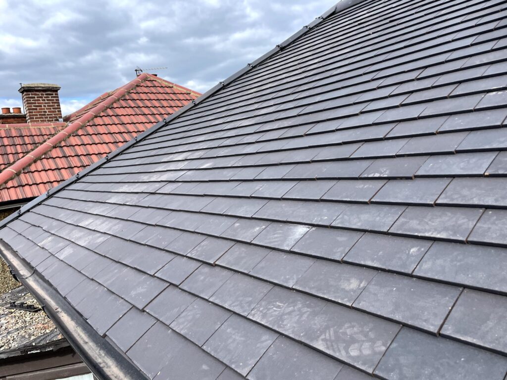 IMG 1951 scaled A newly tiled roof